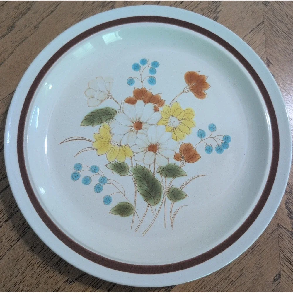 Vintage Four Seasons Collection Early Summer Stoneware Dinner One Plate 10.75